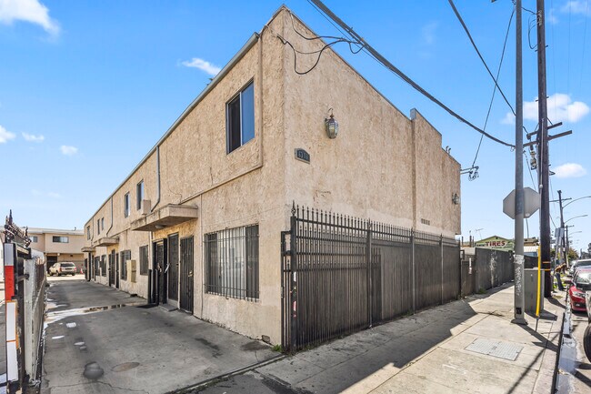 Building Photo - 6316 S Vermont Ave