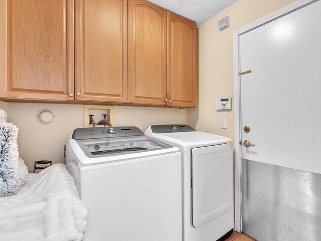 Building Photo - 1449 Banyan Cir