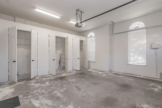 Building Photo - 1004 Drake Dr