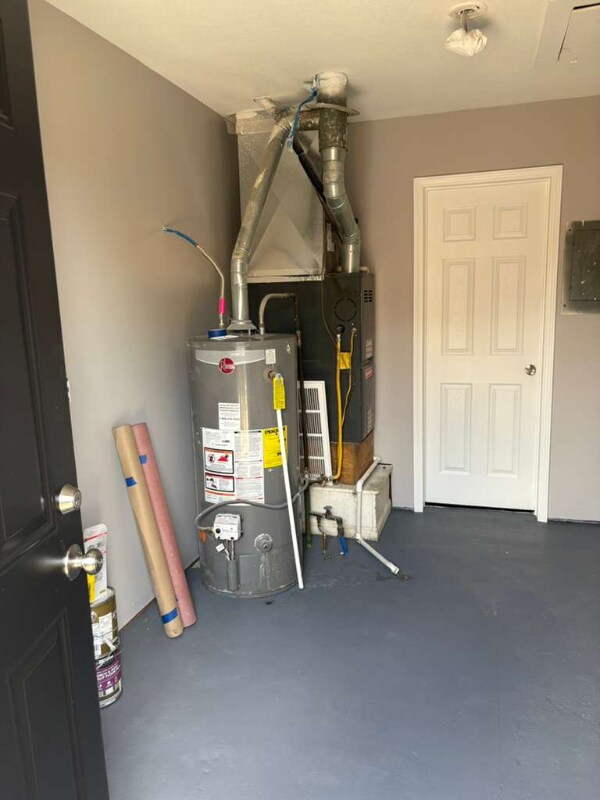 Building Photo - 2601 E Oakbrook Dr