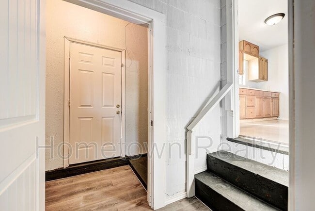 Building Photo - 412 Monroney Dr