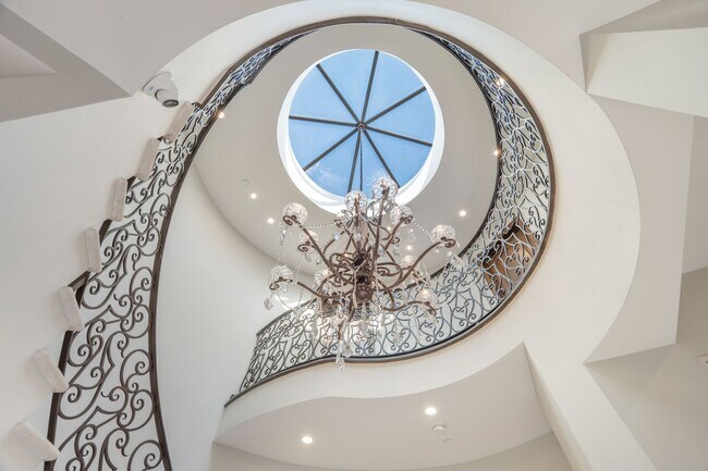 Building Photo - Beverly Hills Luxury Villa with Resort-Style Pool & Spa