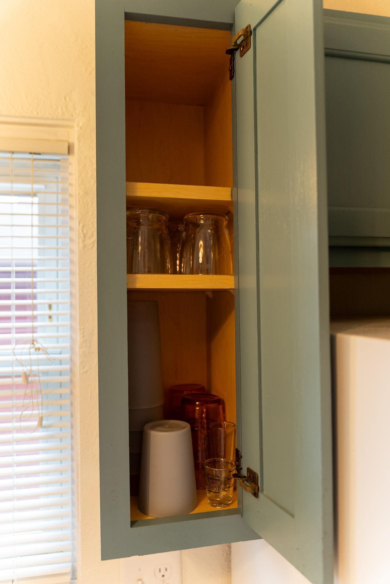 Building Photo - 1304 E Sylvan Cir