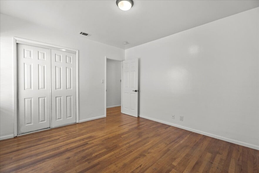 Building Photo - 8214 Creighton Ave