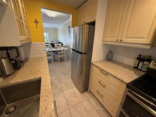 Building Photo - 3201 NE 14th Street Causeway