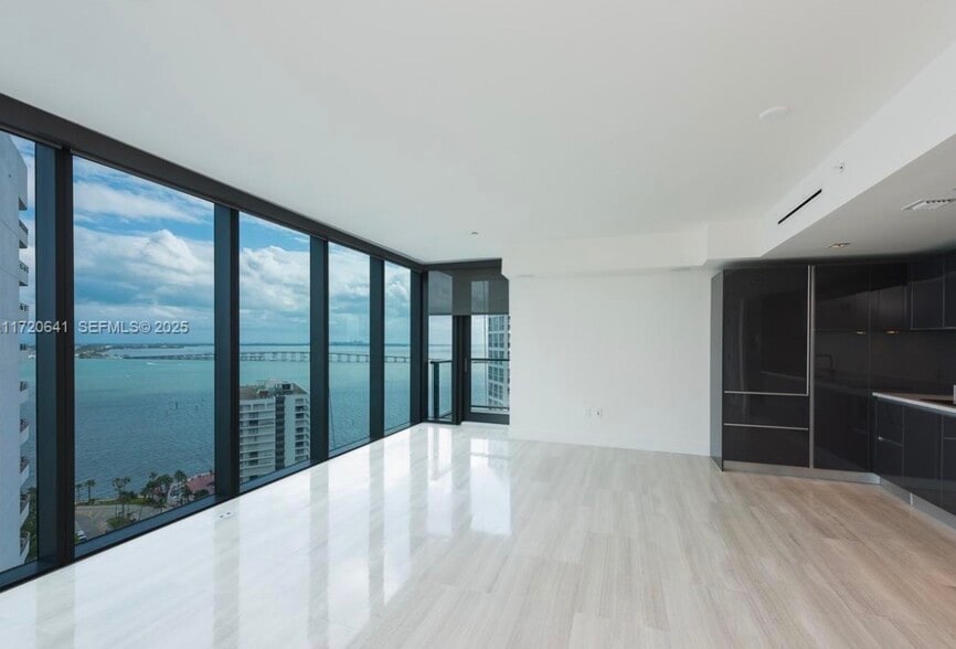 Building Photo - 1451 Brickell Ave