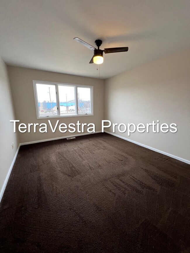 Building Photo - 1901 SE Blvd