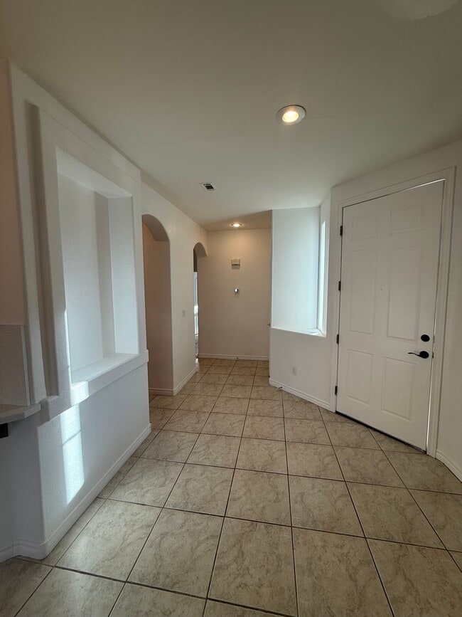 Building Photo - 985 Prestwick St