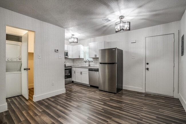 Building Photo - HYA Live Oak