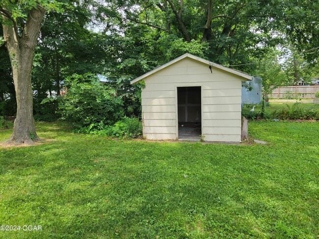 Building Photo - 2404 Iron Gates Rd