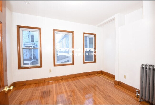 Building Photo - 7 Gayland St