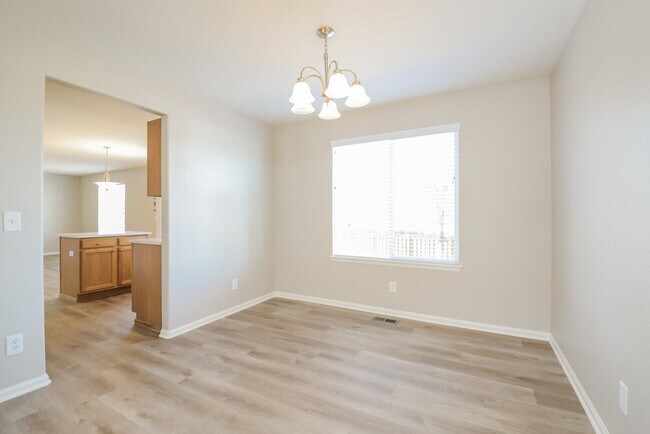 Building Photo - 11983 Dahlia Dr