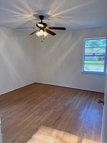 Building Photo - 105 S Weatherred Dr