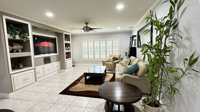 Building Photo - 633 Arbor Lake Ln