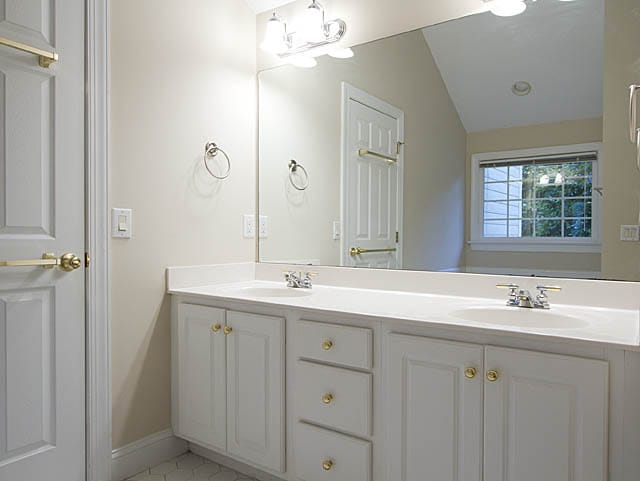 Building Photo - Coming Soon! Inviting 3 Bed / 2.5 Bath Home Featuring Main Level Suite