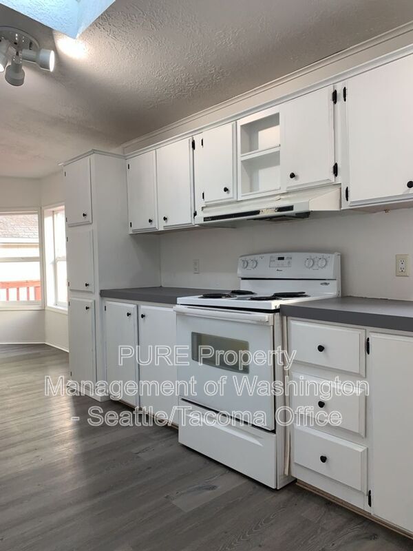 Building Photo - 16008 34th St E