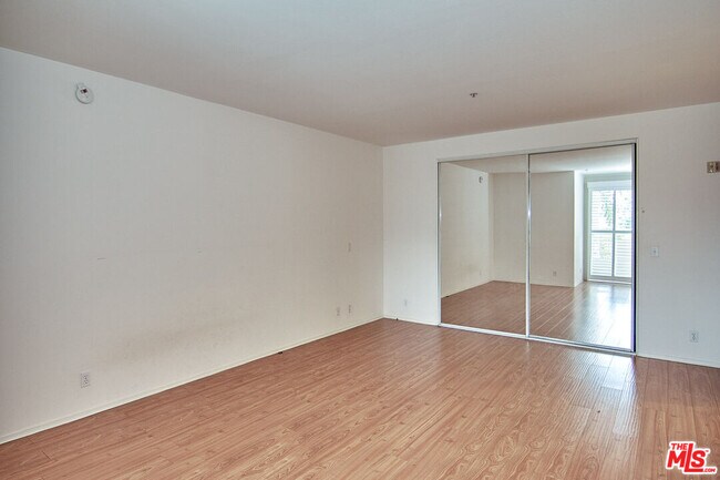 Building Photo - 333 Westminster Ave