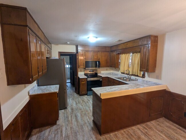 Building Photo - Very Nice 4 Bedroom Home in Woodland Forest