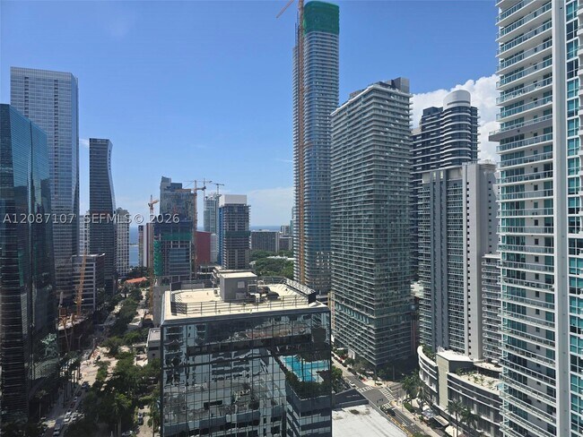 Building Photo - 1060 Brickell Ave