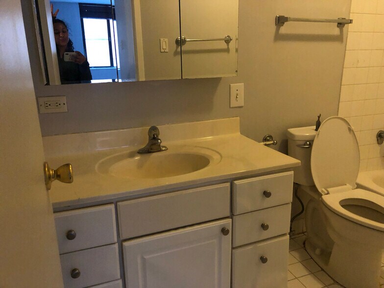 Building Photo - 1339 N Dearborn St