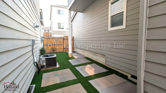Building Photo - 13728 SW 166th Ave
