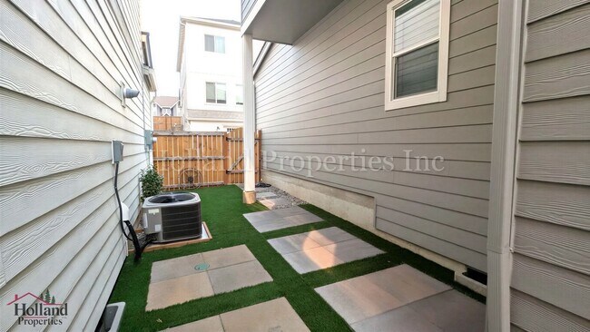 Building Photo - 3 Bedroom | 2.5 Bath Luxury Home Near Progress Ridge