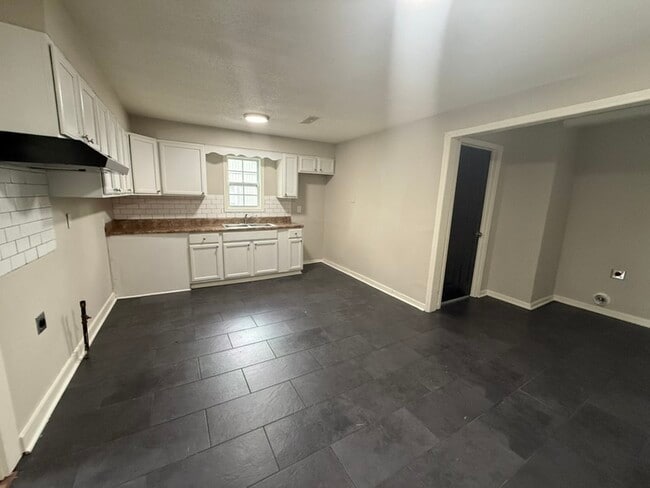 Building Photo - 2626 Whitman Ave