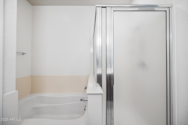 Building Photo - 705 W Queen Creek Rd