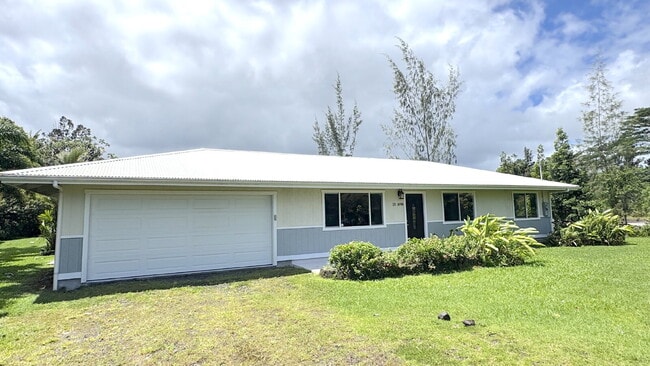 Building Photo - "Charming 3-Bedroom Retreat with 2 Full Baths in Keaau's Tranquil Paradise!"