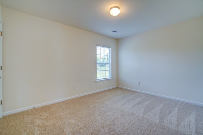 Building Photo - 3 BR, 2.5 BA., 2 Car Garage in Boiling Springs, Near I-85