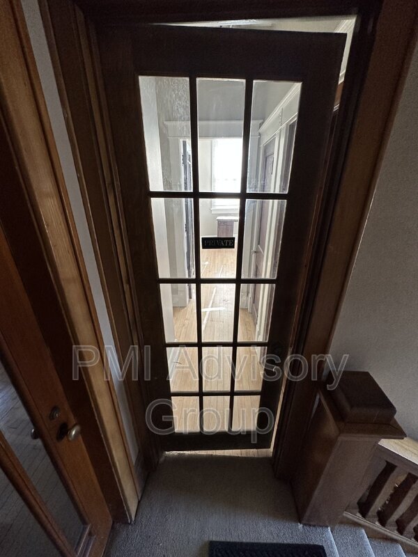 Building Photo - 827 SW Topeka Blvd