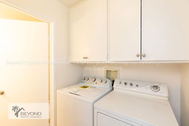 Building Photo - 1335 Caminito Septimo