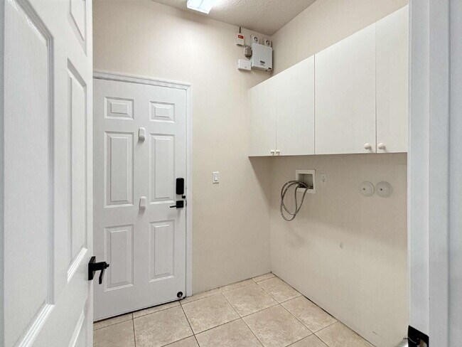Building Photo - Beautiful 4BR Home in Gated Wellington Shores | Fenced Yard | Resort-Style Amenities