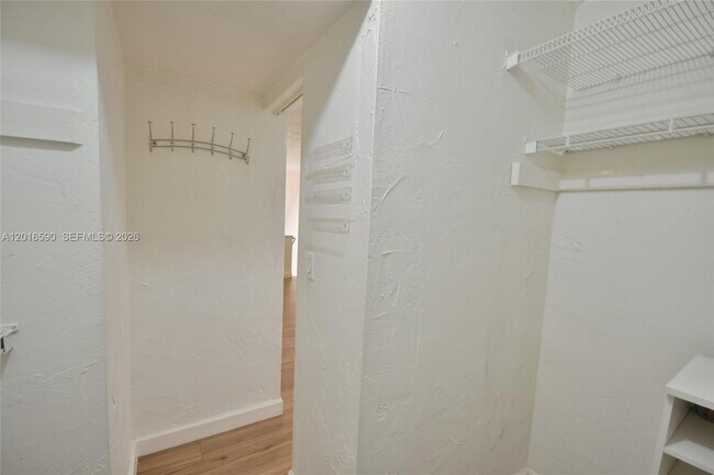 Building Photo - 6884 N Kendall Dr