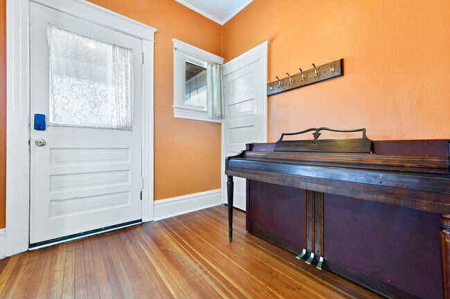 Building Photo - 835 E Boulder St