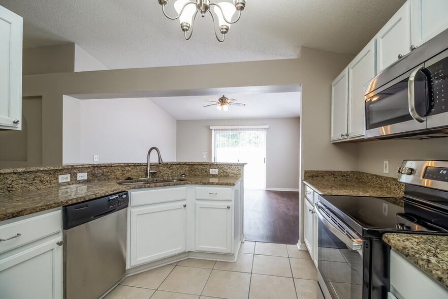 Building Photo - 12514 Woodbury Cove Dr