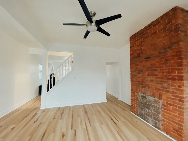 Building Photo - NEWLY RENOVATED 2 BEDROOM IN THE HEART OF BLOOMFIELD!