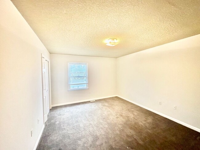 Building Photo - 453013001