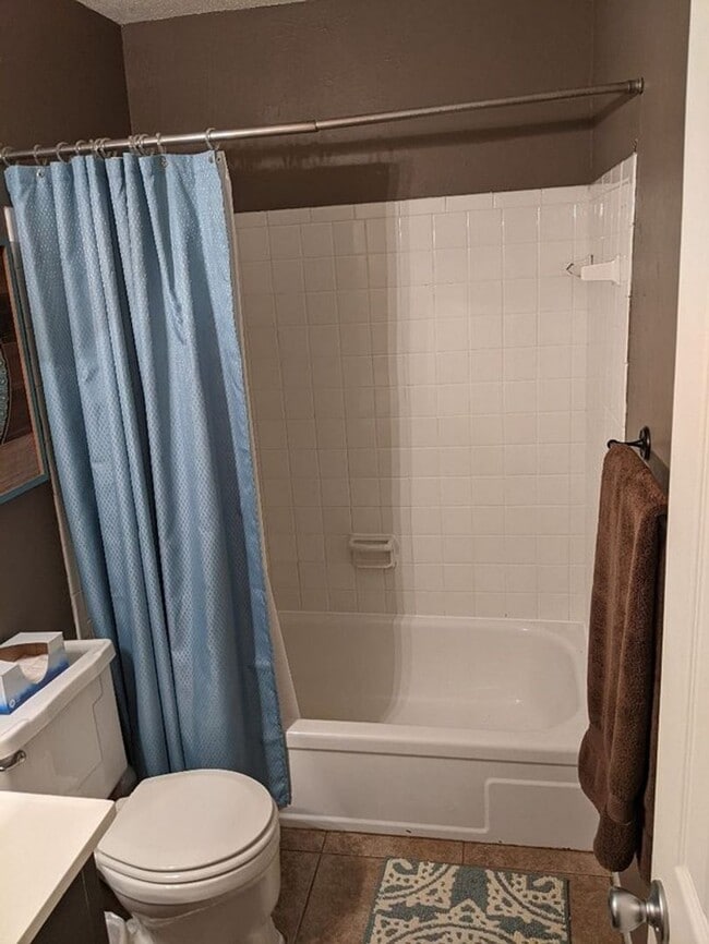 Building Photo - Comfort Meets Calm – 1BR/1BA in Pembroke Gardens!