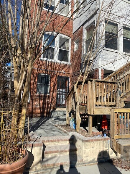 Building Photo - 1662 Hobart St NW