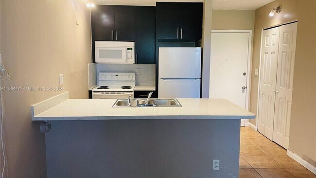 Building Photo - 2401 Riverside Dr
