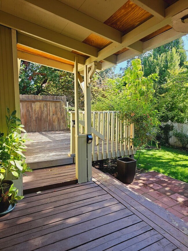 Building Photo - Charming 3 Bedroom Home Near Downtown Jacksonville