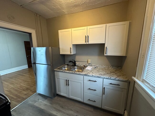 Building Photo - Indianola Ave 1574-1580 MLR