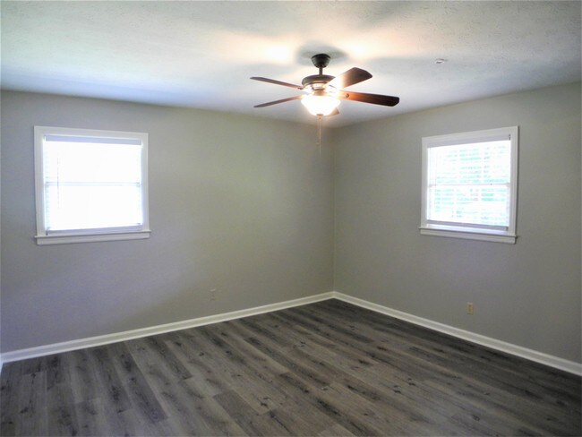 Building Photo - 108 Montague Rd