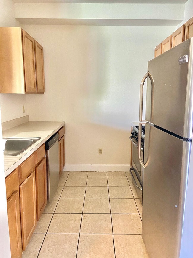 Building Photo - 416 Madison St