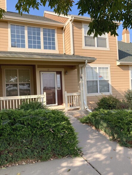 Curve side 2 of 2 - 6806 W 3rd St