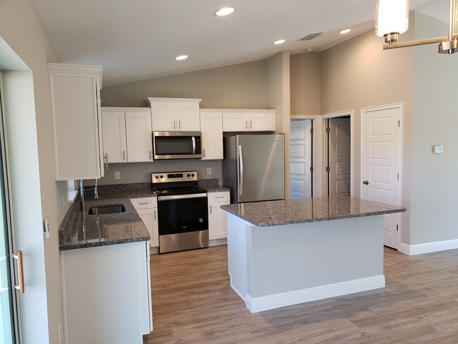 Building Photo - 7 Hemlock Run