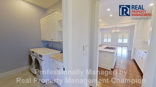 Building Photo - Exquisite Executive Home in Autumn Hall