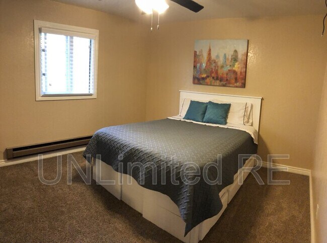 Building Photo - 2589 N Oakmont Dr