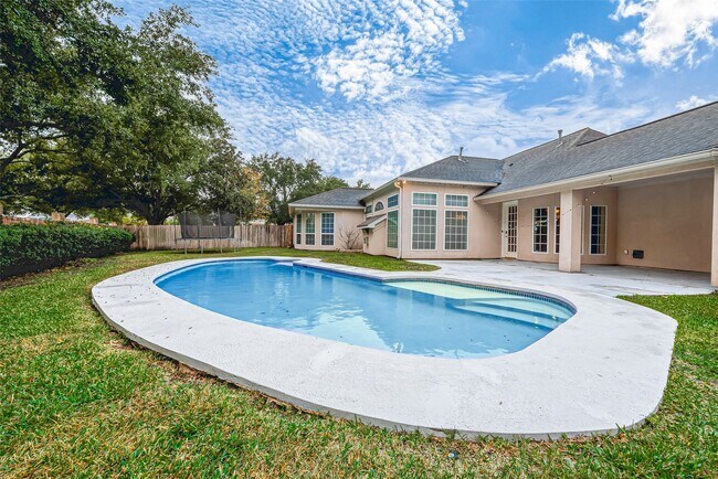 Building Photo - 66 Blooming Grove Ln